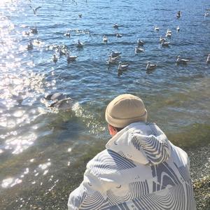 美㇏扒开尿囗给男人看
