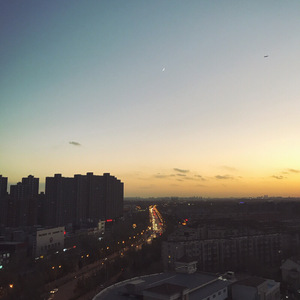 美㇏扒开尿囗给男人看
